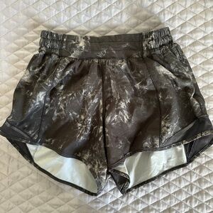 Lululemon women’s shorts- size 4